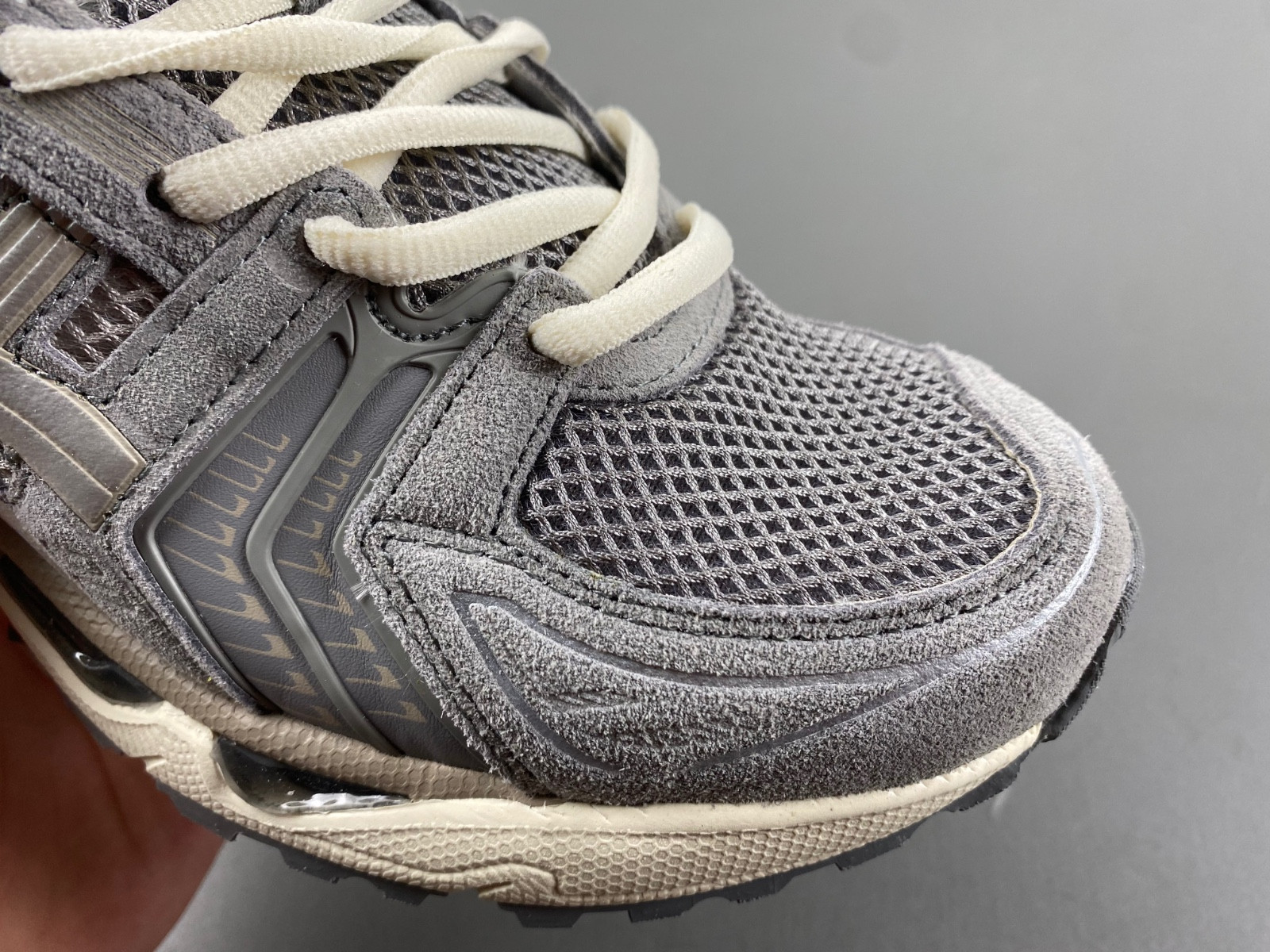 As*ic*s gel-kayano 14  1201a019-023