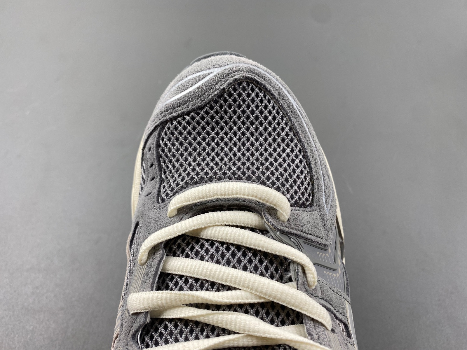 As*ic*s gel-kayano 14  1201a019-023