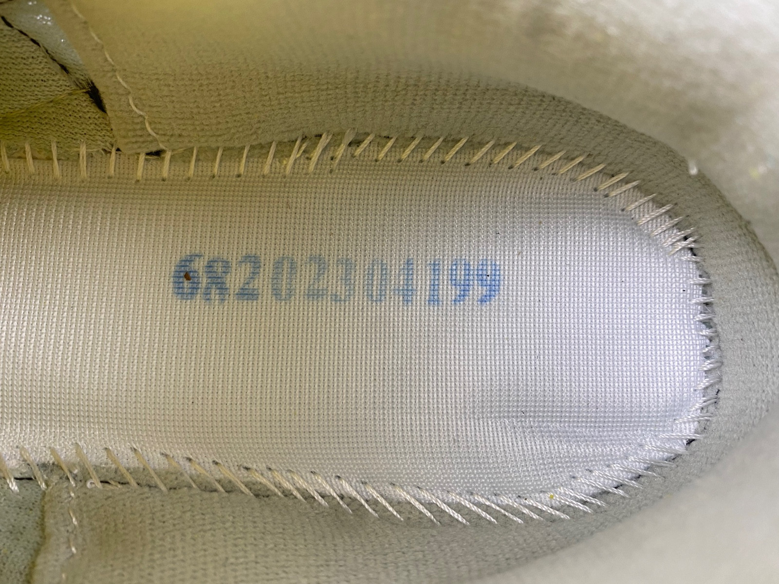 As*ic*s gel-kayano 14  1201a019-024