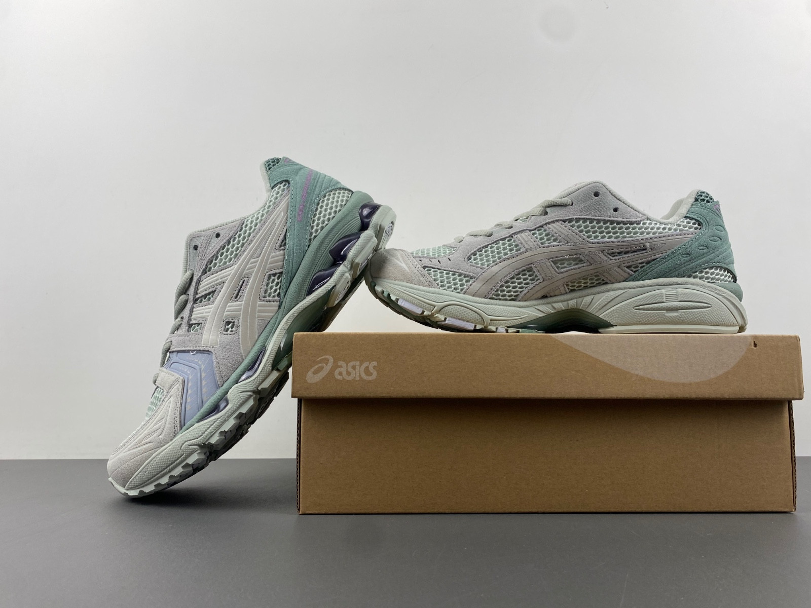 As*ic*s gel-kayano 14  1201a019-024