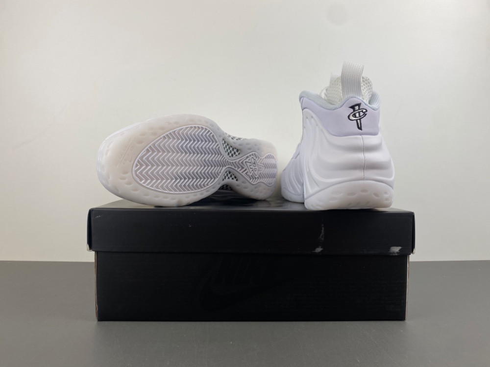Nike Air Foamposite One “Triple White” HJ5195-100