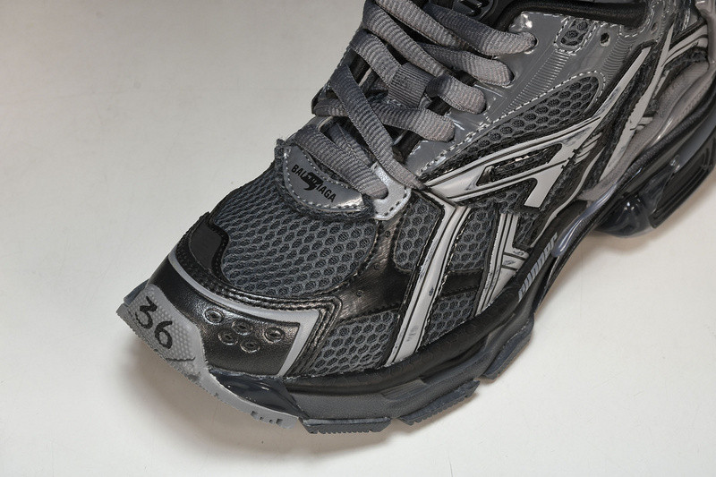 Balenciaga Runner W3RBR1515