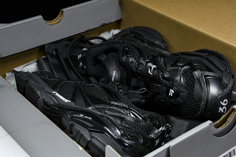 Balenciaga Runner W3RXP-1090