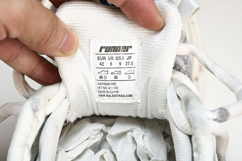 Balenciaga Runner 677402 W3RBQ 9010
