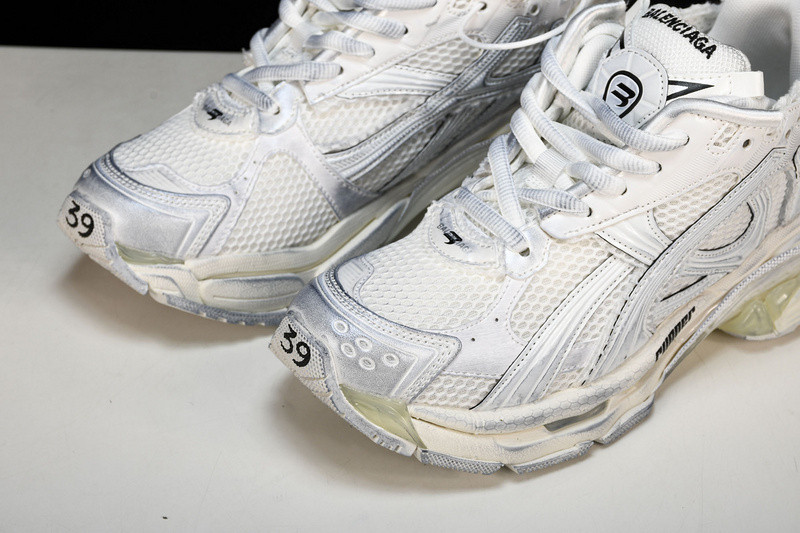 Balenciaga Runner W3RBW-0102