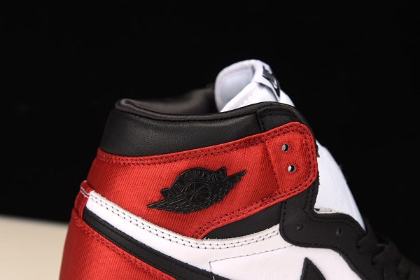 Air Jordan 1 Retro High “Satin Black Toe” CD0461-016