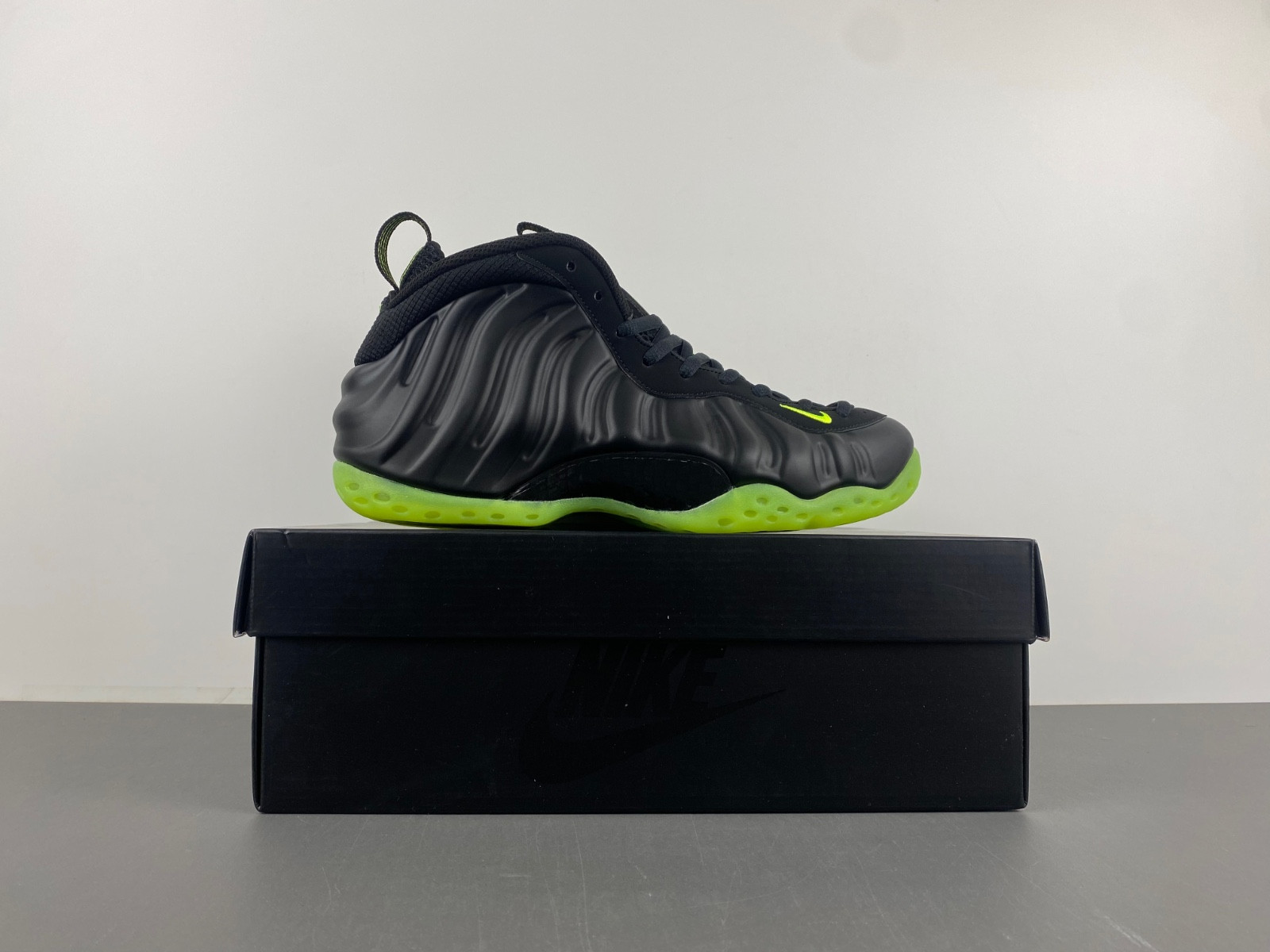 NK Air Foamposite One “Volt” HF2902-001