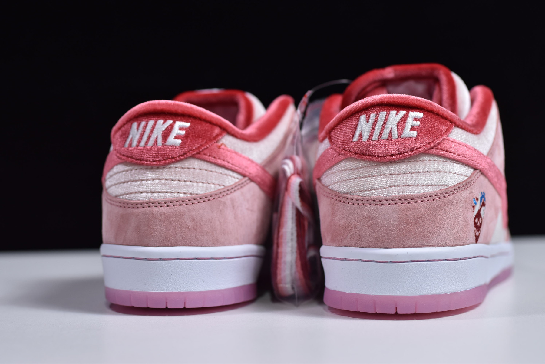 StrangeLove x Nike SB Dunk Low “Valentine’s Day” CT2552-800