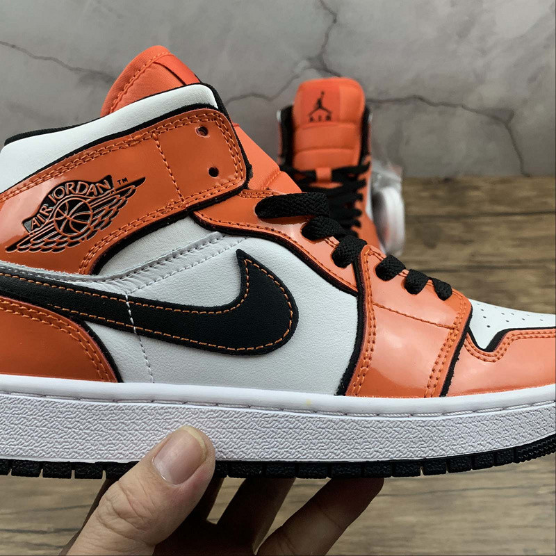 Air Jordan 1 Mid “Turf Orange” DD6834-802