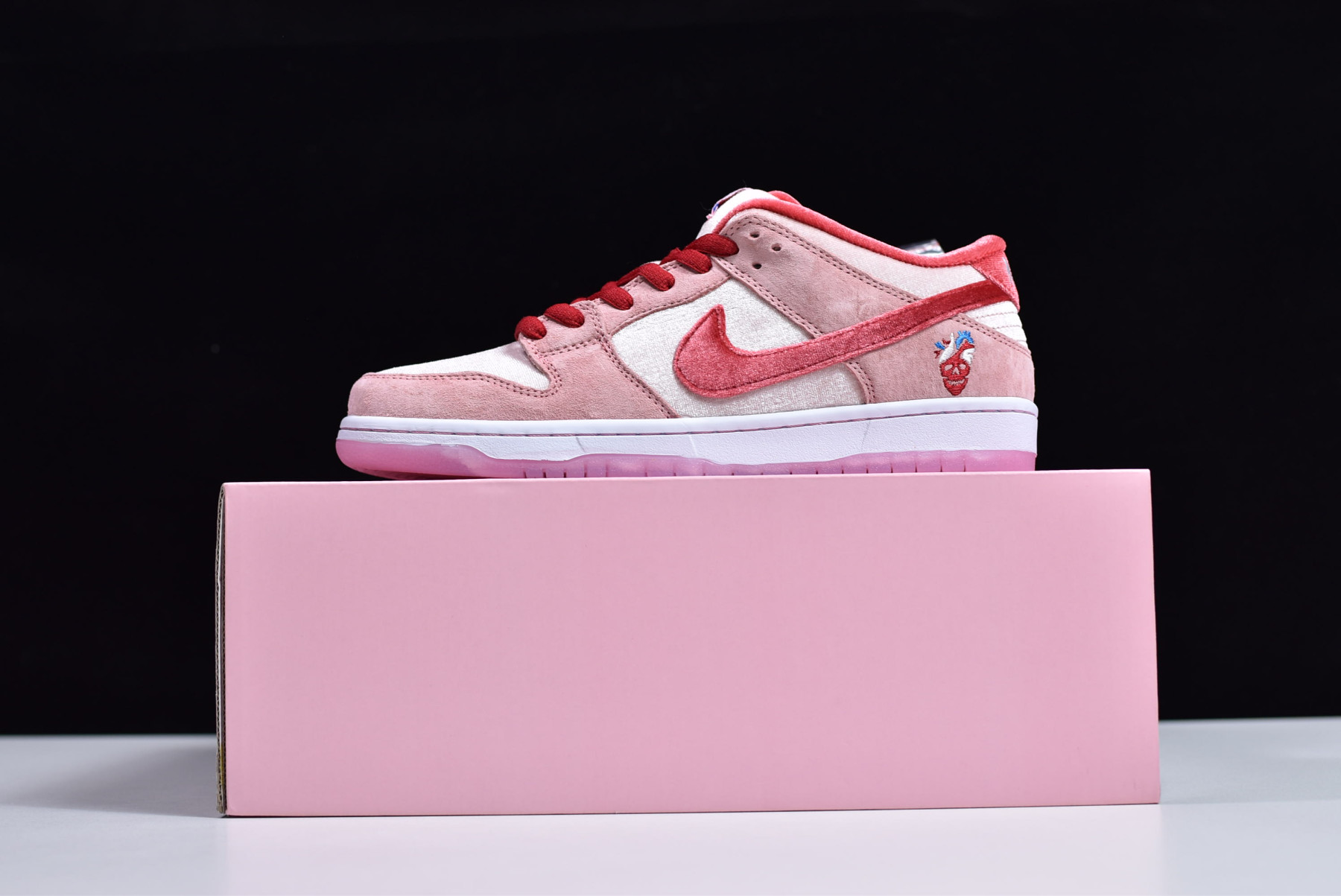 StrangeLove x Nike SB Dunk Low “Valentine’s Day” CT2552-800