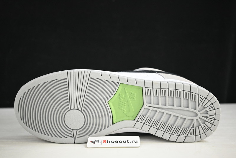 Nike SB Dunk Low “Chlorophyll” BQ6817-011