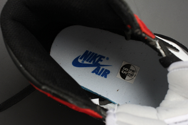 Air Jordan 1 Retro Black Toe 555088-125