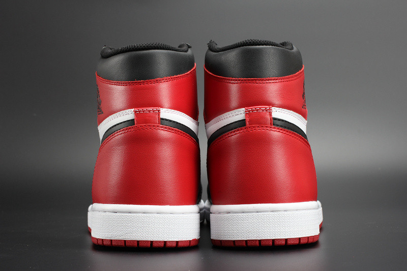 Air Jordan 1 Retro Black Toe 555088-125