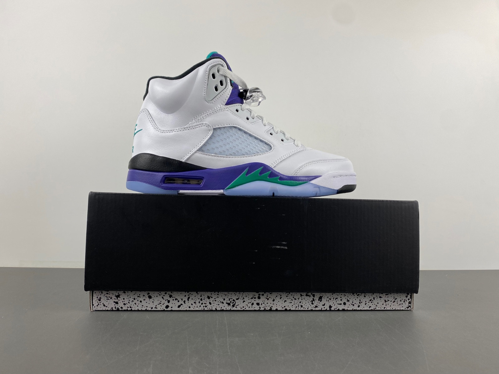 Air Jordan 5 OG “Grape” HQ7978-100