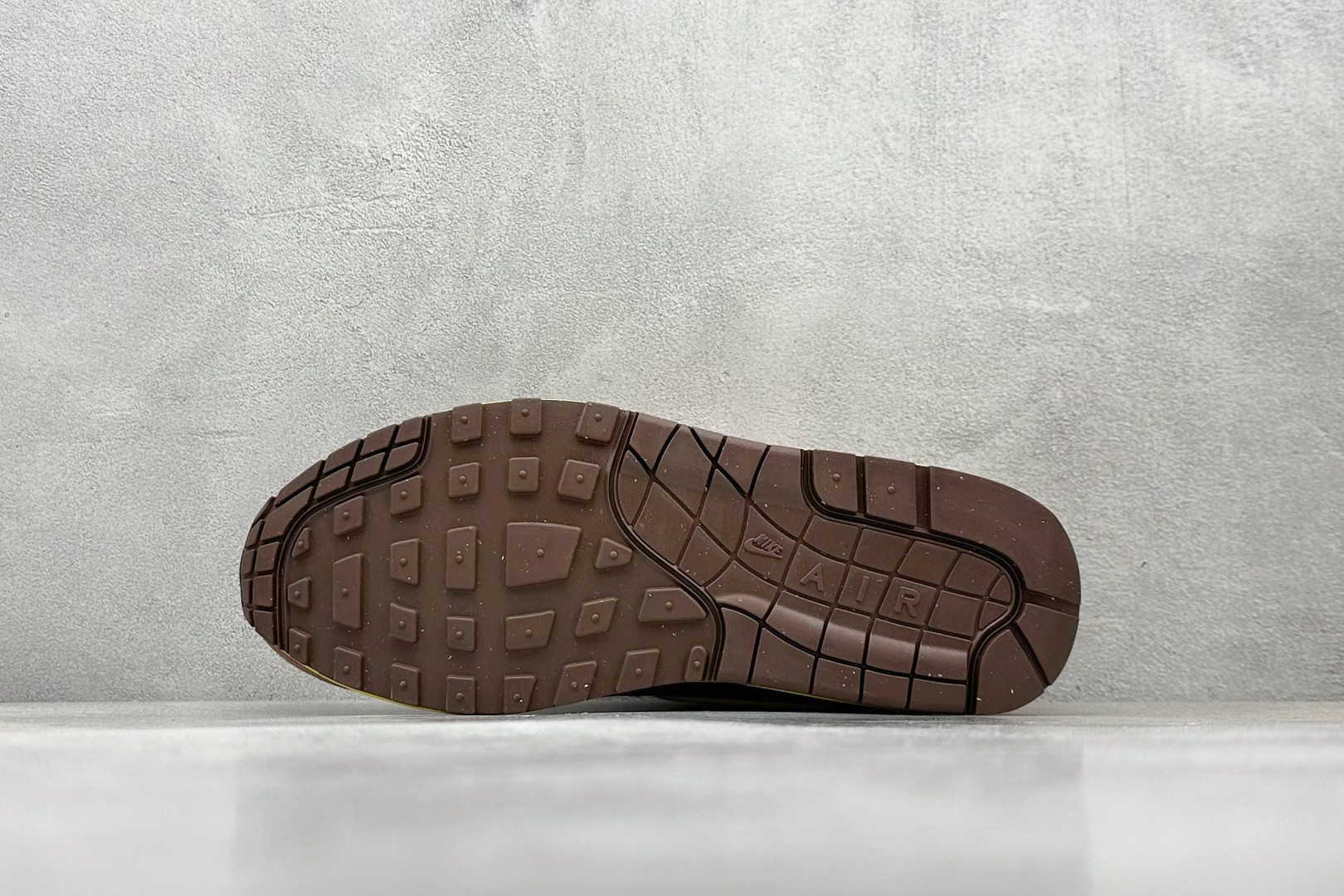 air max 1 x swoosh "big head origins" HV5776-200