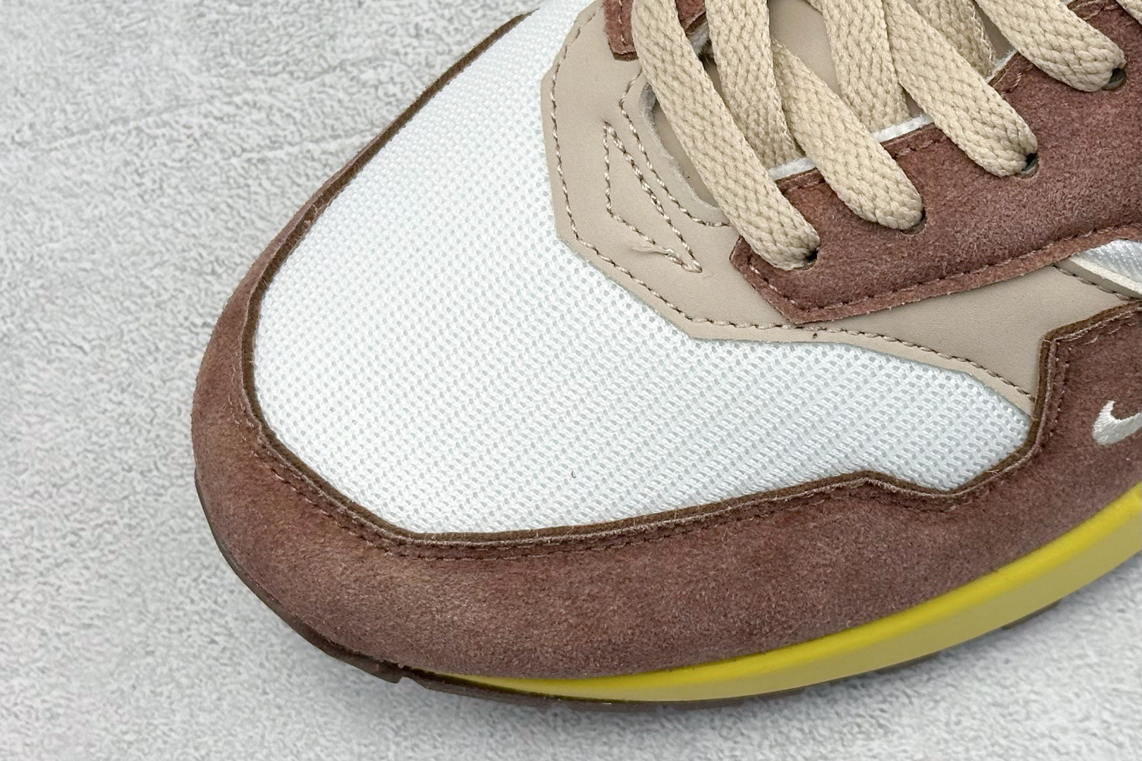 air max 1 x swoosh "big head origins" HV5776-200