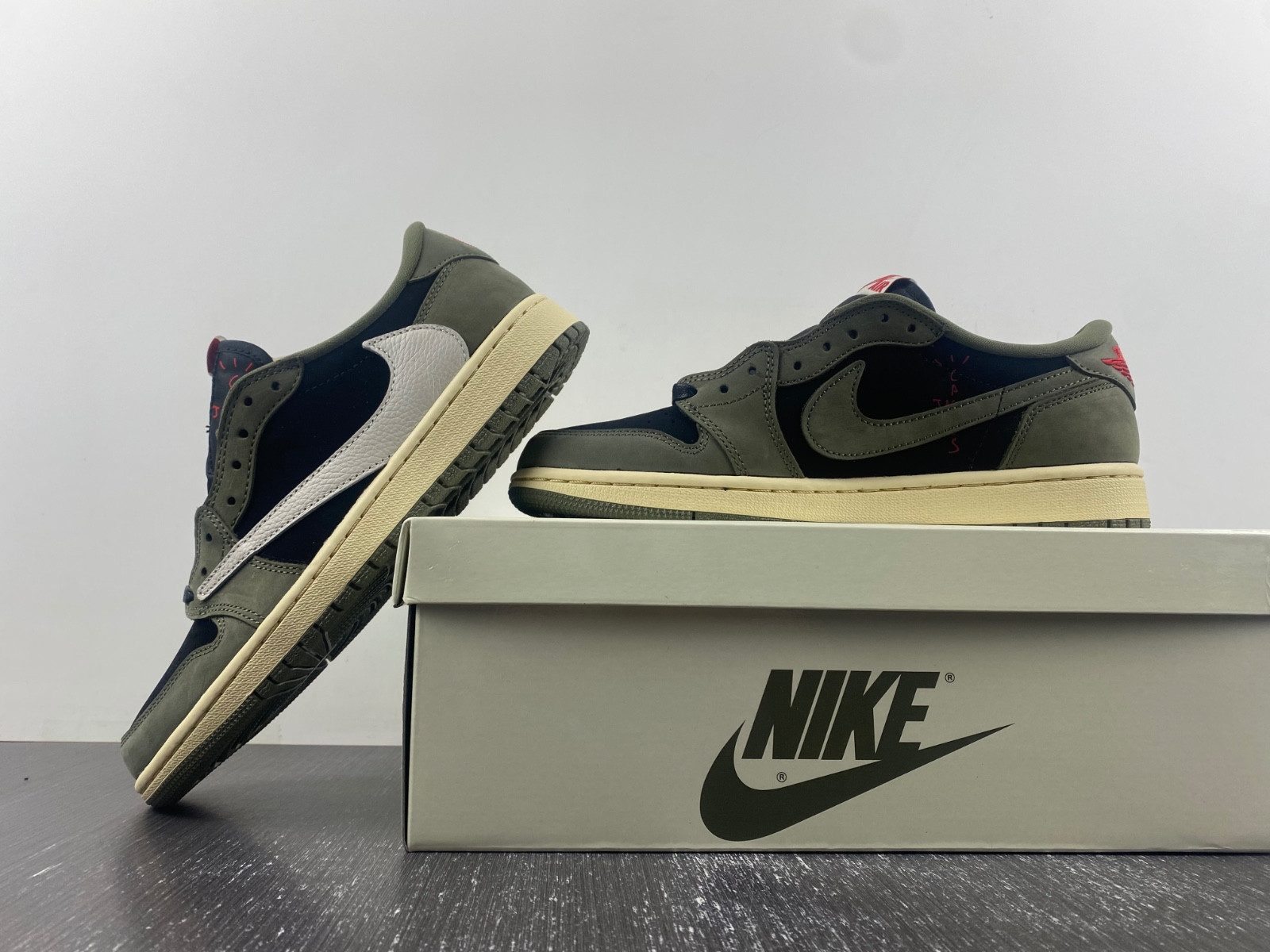 Travis Scott x Air Jordan 1 Low OG DM7866-002