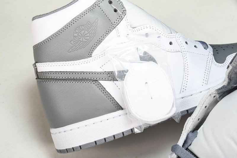 Air Jordan 1 High OG “Stealth” 555088-037