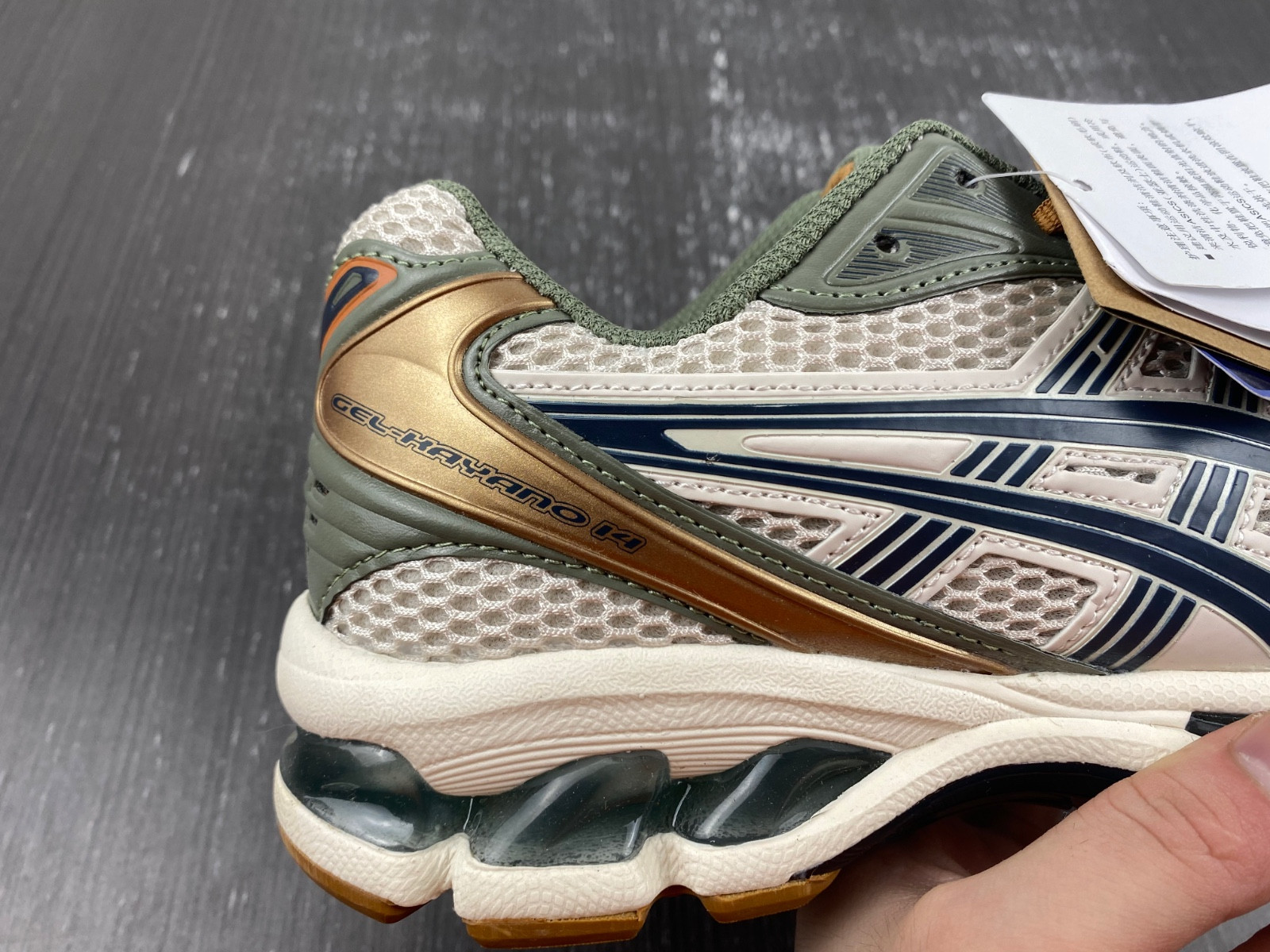 As*ic*s gel-kayano 14  1201a019-250