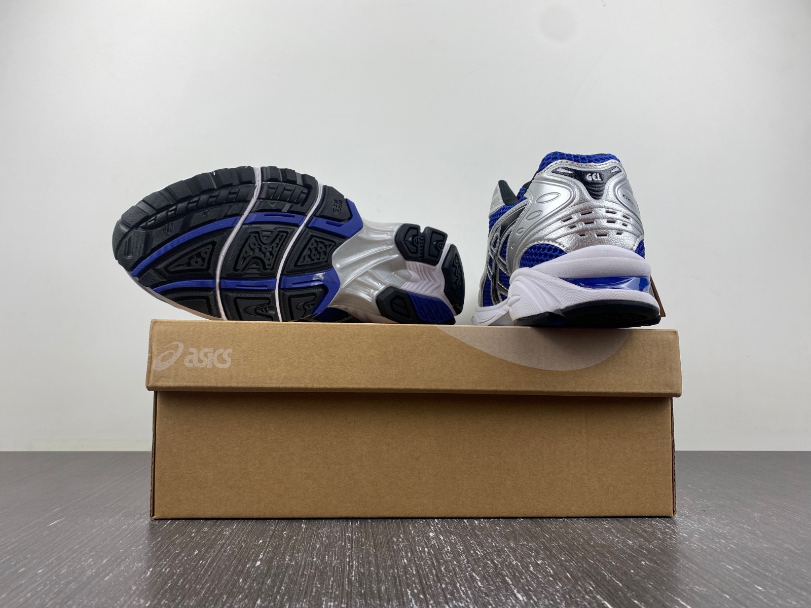 As*ic*s gel-kayano 14  1201a019-401