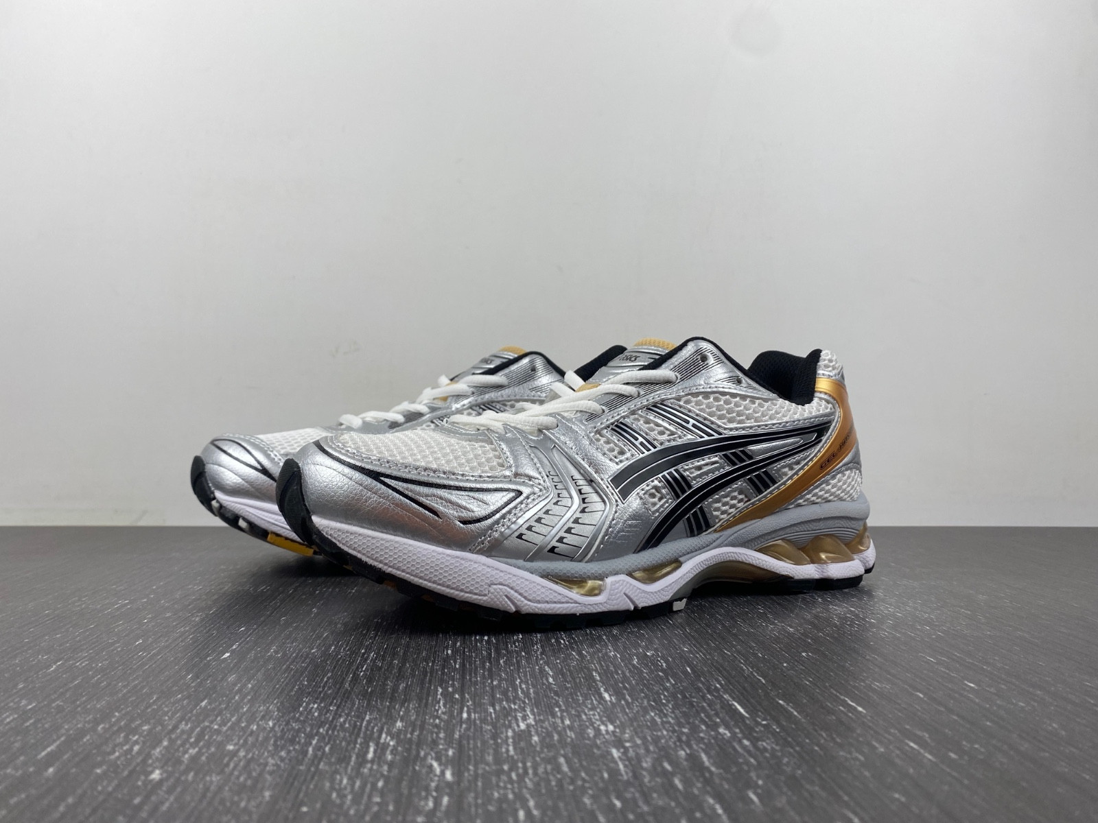 As*ic*s gel-kayano 14  1201a019-102