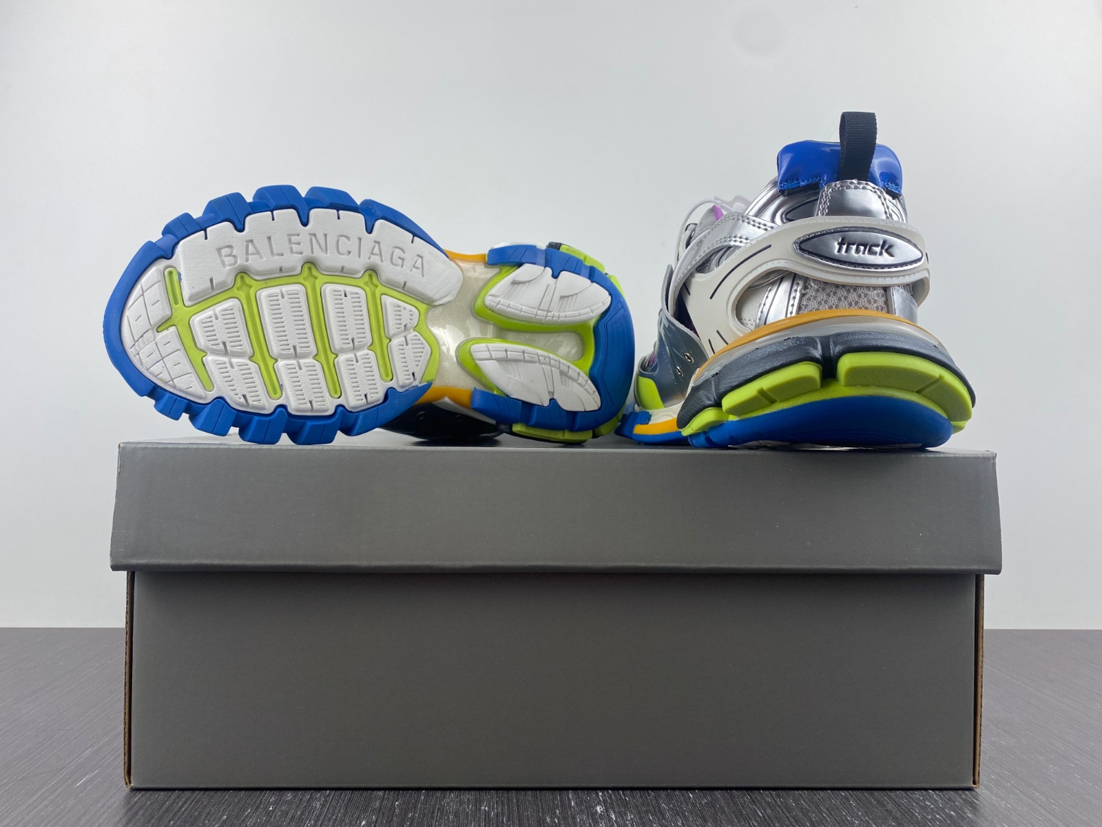 Ba*len*cia*ga track  542023 w2f5a b123