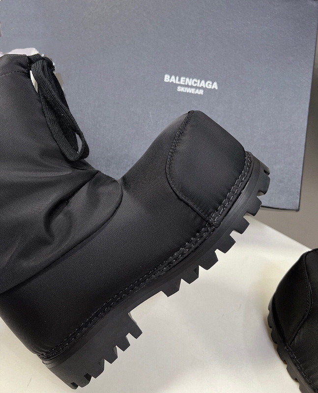 Ba*len*cia*ga boots