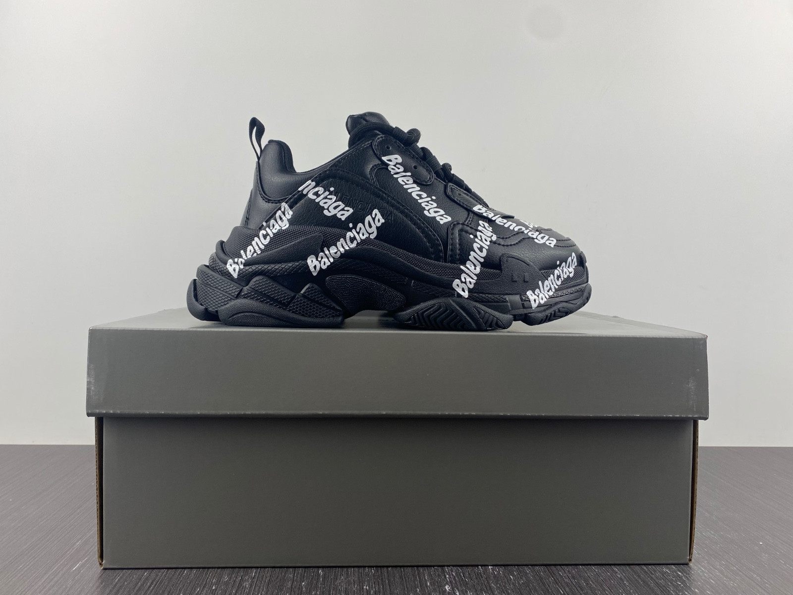 Ba*len*cia*ga triple s 524039 w2fn3 9025