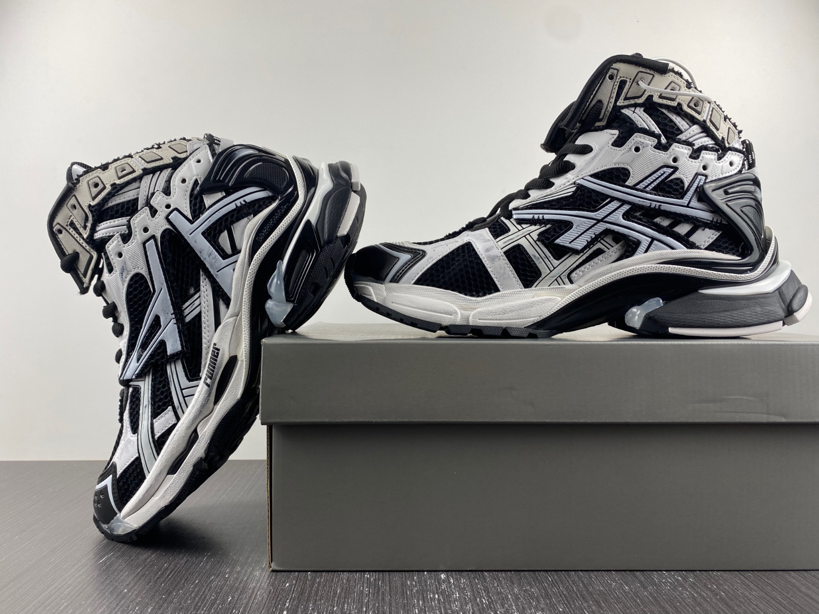 Ba*len*cia*ga runner 695764 w3rh2 9010