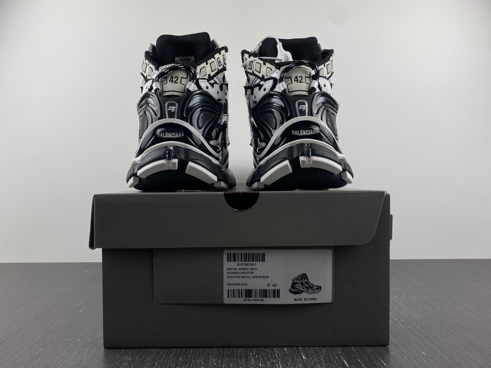 Ba*len*cia*ga runner 695764 w3rh2 9010