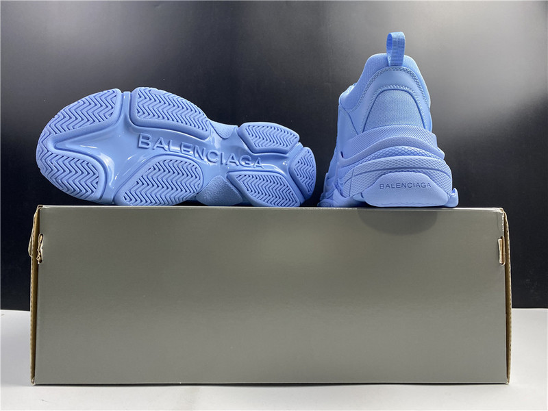 BLCG Triple S 542039-W2FW1-4906