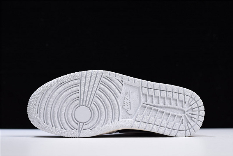 Air Jordan 1 Retro High OG “Neutral Grey” 555088-018