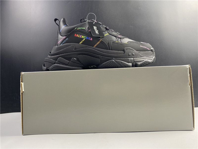 BLCG Triple S 542039-W2FA1-1210