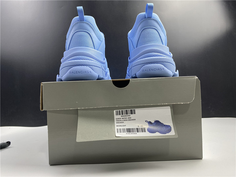 BLCG Triple S 542039-W2FW1-4906