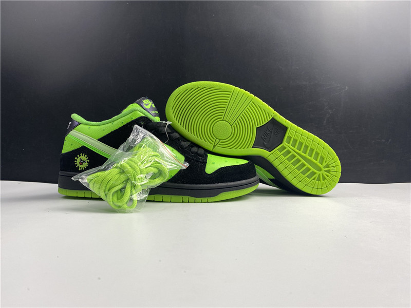 Nike SB Dunk Low “Stay Home”