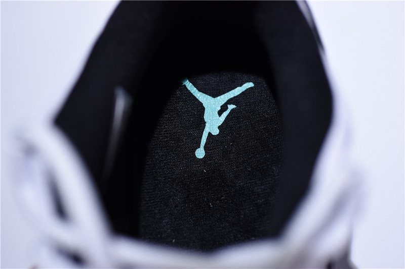 Air Jordan 11 Retro Low "Emerald" 528895-145