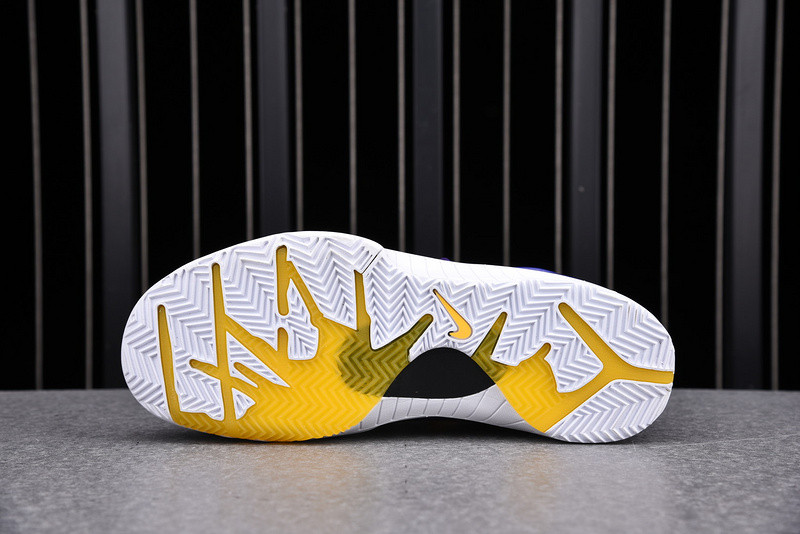 Undefeated x Kobe 4 Protro 