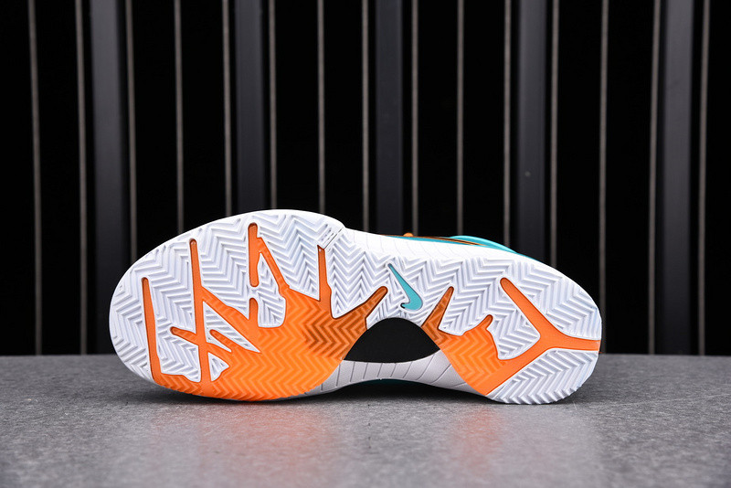 Undefeated x Kobe 4 Protro 