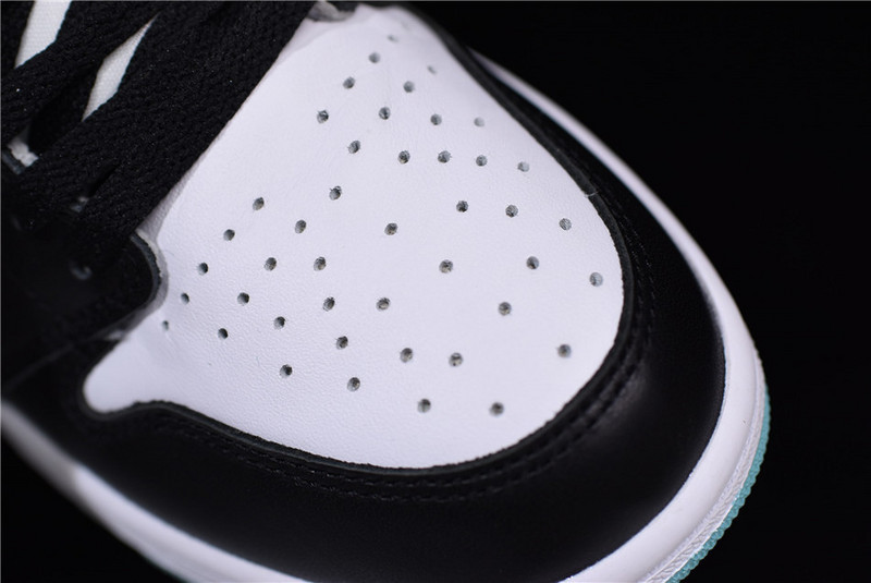 Air Jordan 1 High OG “Igloo” 861428-100