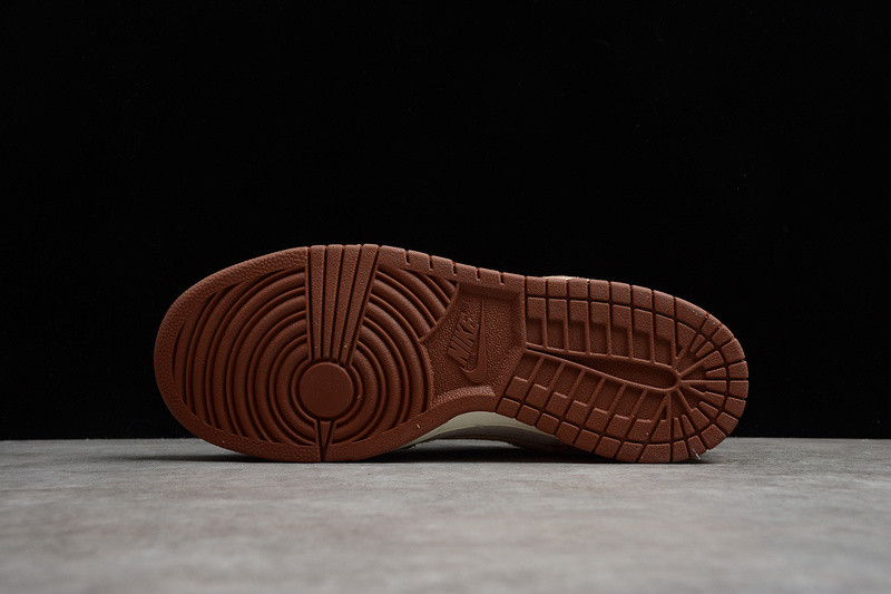 Nike Dunk Low PRM ‘Medium Curry’ DD1390-100