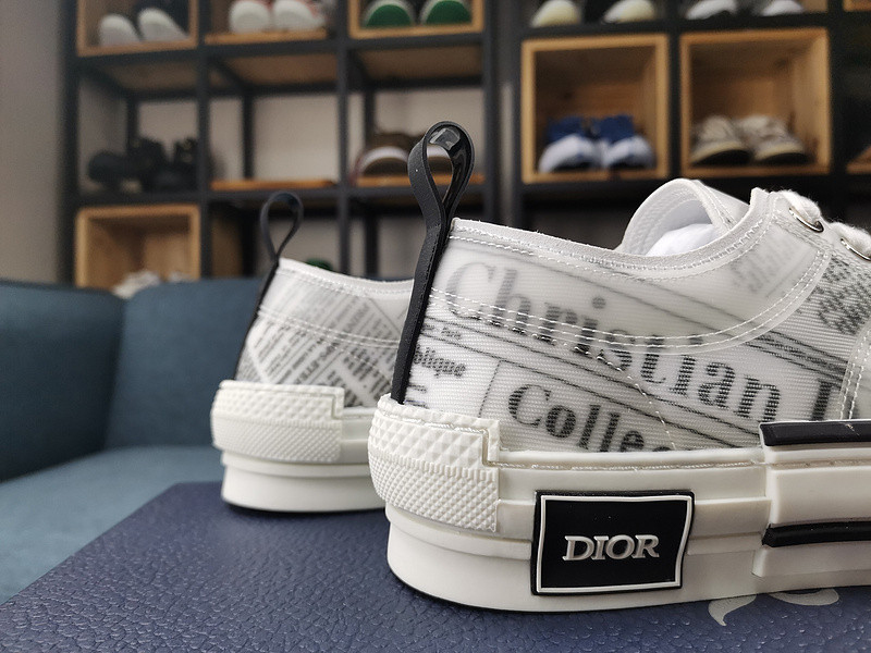 DR B23 Low Top Daniel Asham Newspaper 3SN249YUO_H069