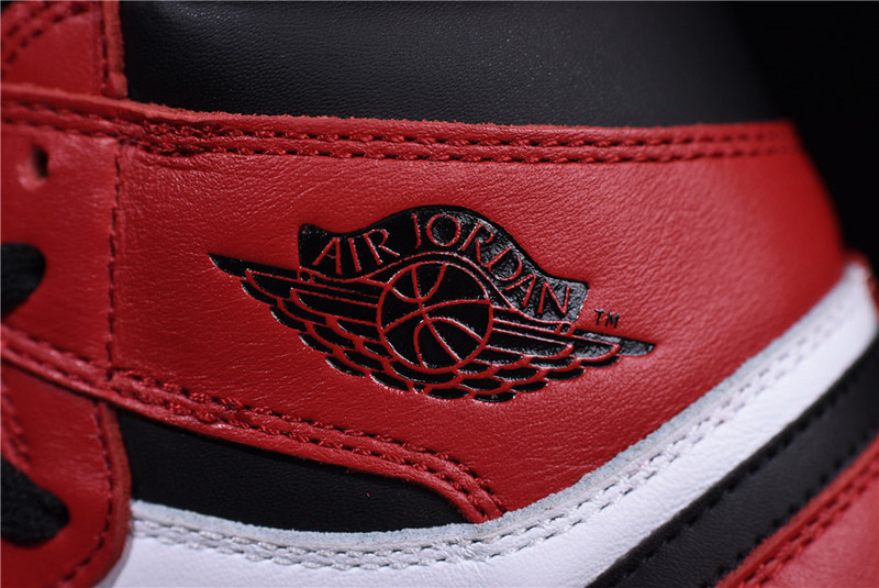 Air Jordan 1 Retro High OG "Chicago" 555088-101