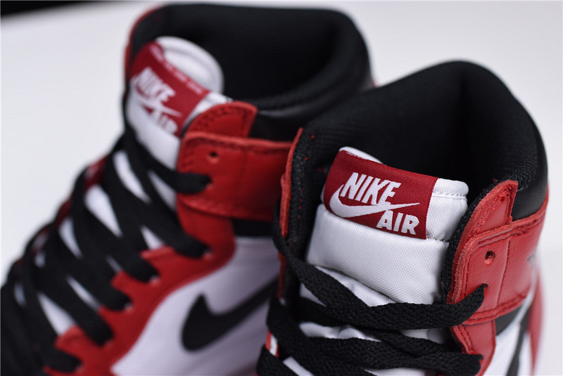 Air Jordan 1 Retro High OG "Chicago" 555088-101
