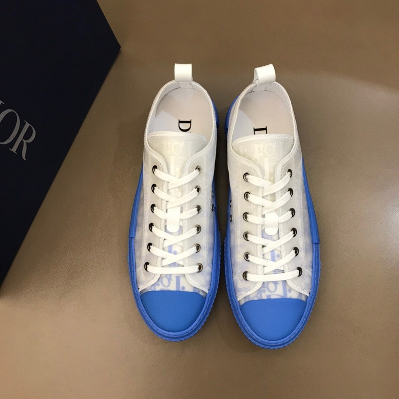 DR B23 Low Top Sneaker