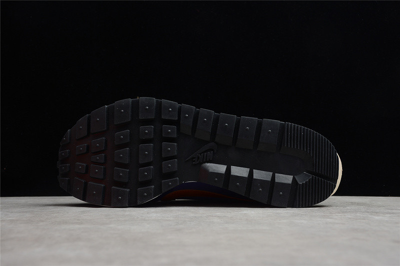Nike Vaporwaffle sacai Dark Iris  DD1875-500