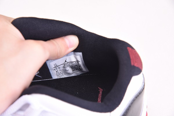 Air Jordan 11 Retro Low Concord Bred AV2187-160