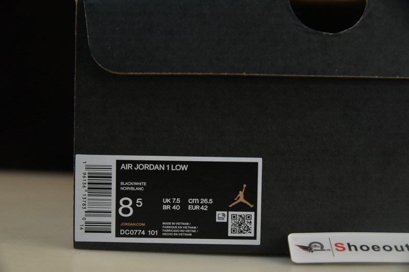 Air Jordan 1 Low “Panda” DC0774-101