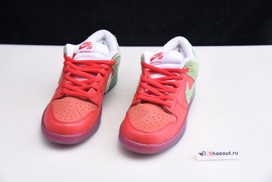 Nike SB Dunk Low “Strawberry Cough” CW7093-601