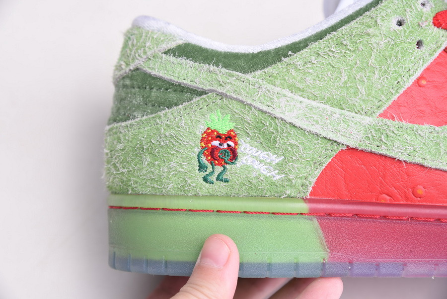 Nike SB Dunk Low “Strawberry Cough” CW7093-601