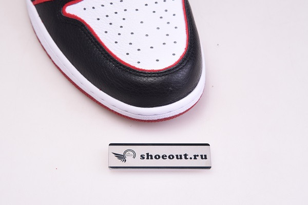 Air Jordan 1 High OG “Bloodline” 555088-062